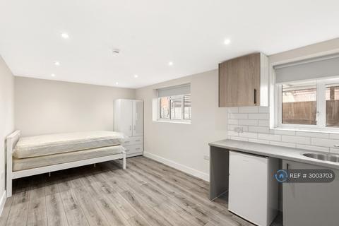 Studio to rent, Hornchurch Road, Hornchurch, RM12