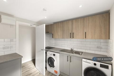 Studio to rent, Hornchurch Road, Hornchurch, RM12