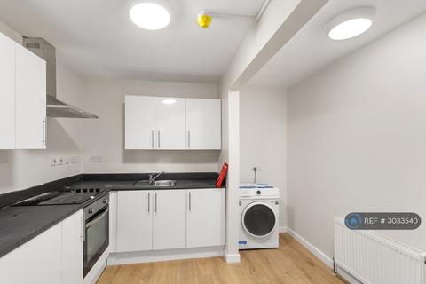 Studio to rent, Hornchurch Road, Hornchurch, RM12