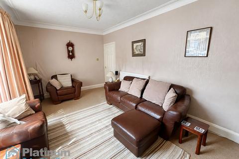 3 bedroom semi-detached house to rent, Cressfield Road, Huddersfield