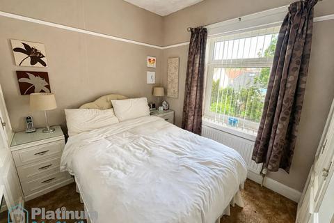 3 bedroom semi-detached house to rent, Cressfield Road, Huddersfield