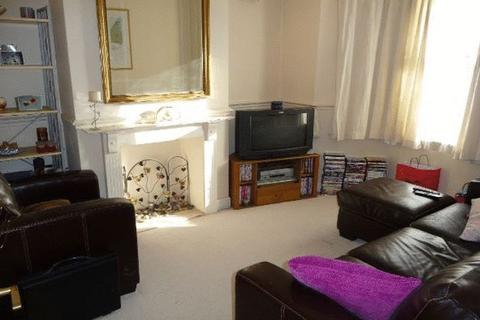 3 bedroom terraced house to rent, Queens Road, Slough