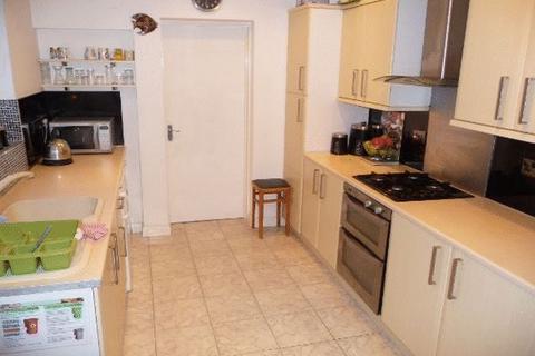 3 bedroom terraced house to rent, Queens Road, Slough