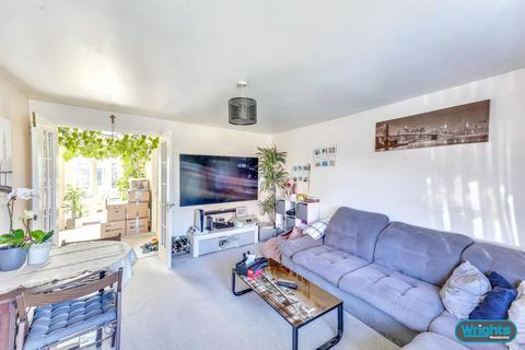 4 bedroom semi-detached house to rent, Walmesley Chase, Trowbridge