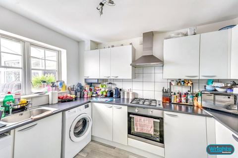 4 bedroom semi-detached house to rent, Walmesley Chase, Trowbridge