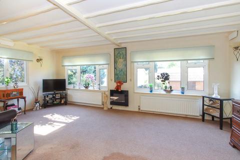 2 bedroom park home for sale, WIGGINTON