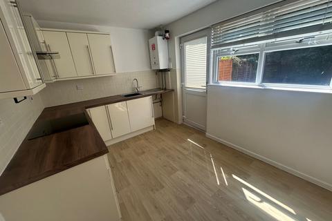 2 bedroom semi-detached house to rent, Rangeworthy Close, Redditch