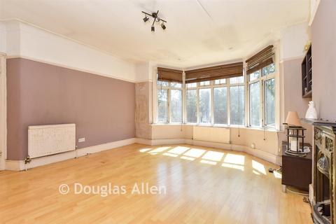 1 bedroom flat for sale, Forest Road, London E17