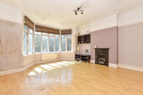 1 bedroom flat for sale, Forest Road, London E17