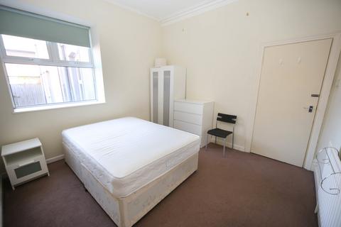 3 bedroom ground floor flat to rent, Monthermer Road, Cathays, Cardiff, CF24 4RA