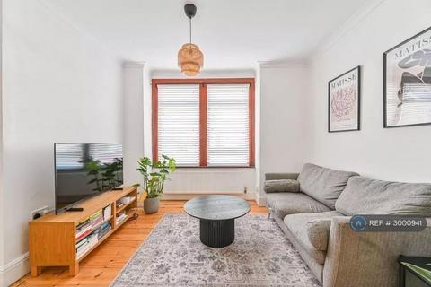 2 bedroom end of terrace house to rent, Herbert Road, Bromley, BR2