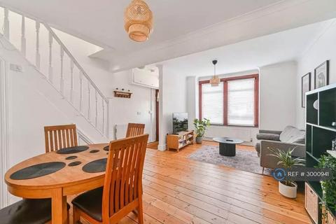 2 bedroom end of terrace house to rent, Herbert Road, Bromley, BR2