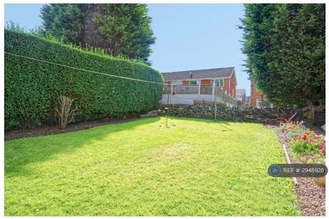 4 bedroom semi-detached house to rent, Drighlington, Bradford, BD11