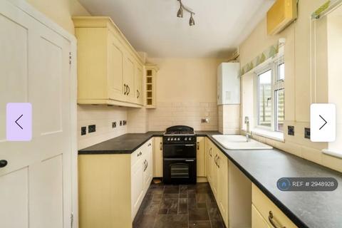 4 bedroom semi-detached house to rent, Drighlington, Bradford, BD11