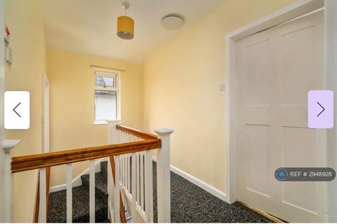 4 bedroom semi-detached house to rent, Drighlington, Bradford, BD11