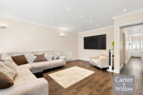 4 bedroom semi-detached house for sale, Mayswood Gardens, Dagenham, Essex