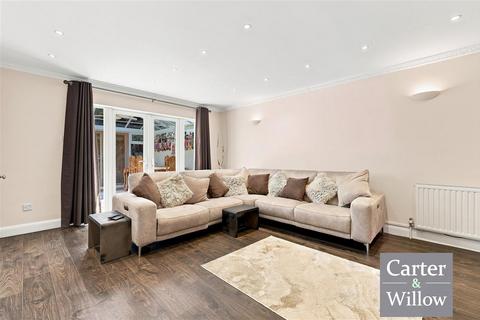 4 bedroom semi-detached house for sale, Mayswood Gardens, Dagenham, Essex