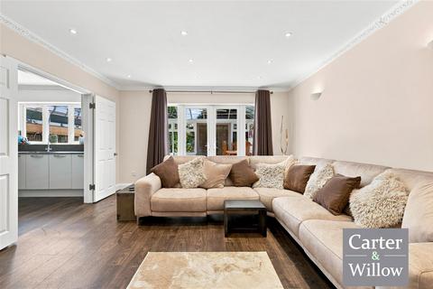 4 bedroom semi-detached house for sale, Mayswood Gardens, Dagenham, Essex