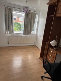 4 bedroom semi-detached house to rent, Dorchester Way, Coventry CV2