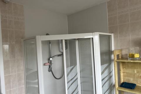 4 bedroom semi-detached house to rent, Dorchester Way, Coventry CV2