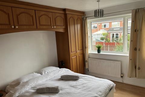 4 bedroom semi-detached house to rent, Dorchester Way, Coventry CV2