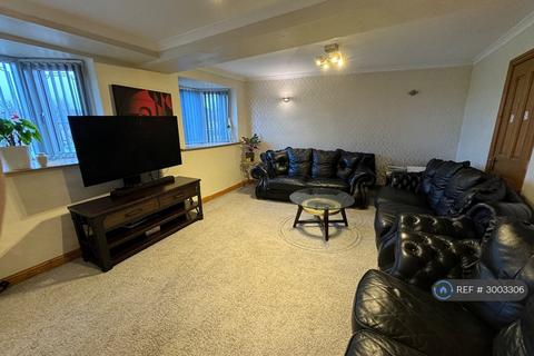 6 bedroom semi-detached house to rent, The Green, Rotherham, S60