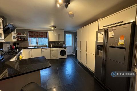 6 bedroom semi-detached house to rent, The Green, Rotherham, S60