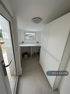 2 bedroom terraced house to rent, Darwen Road, Bolton, BL7
