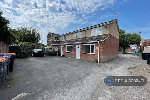2 bedroom flat to rent, The Esplanade, Poulton-Le-Fylde, FY6