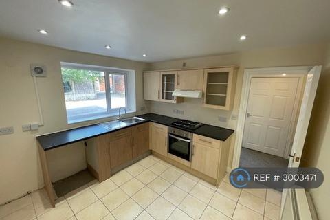 2 bedroom flat to rent, The Esplanade, Poulton-Le-Fylde, FY6