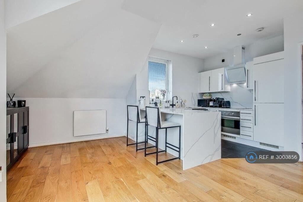 Apartment in Ruislip - View 2
