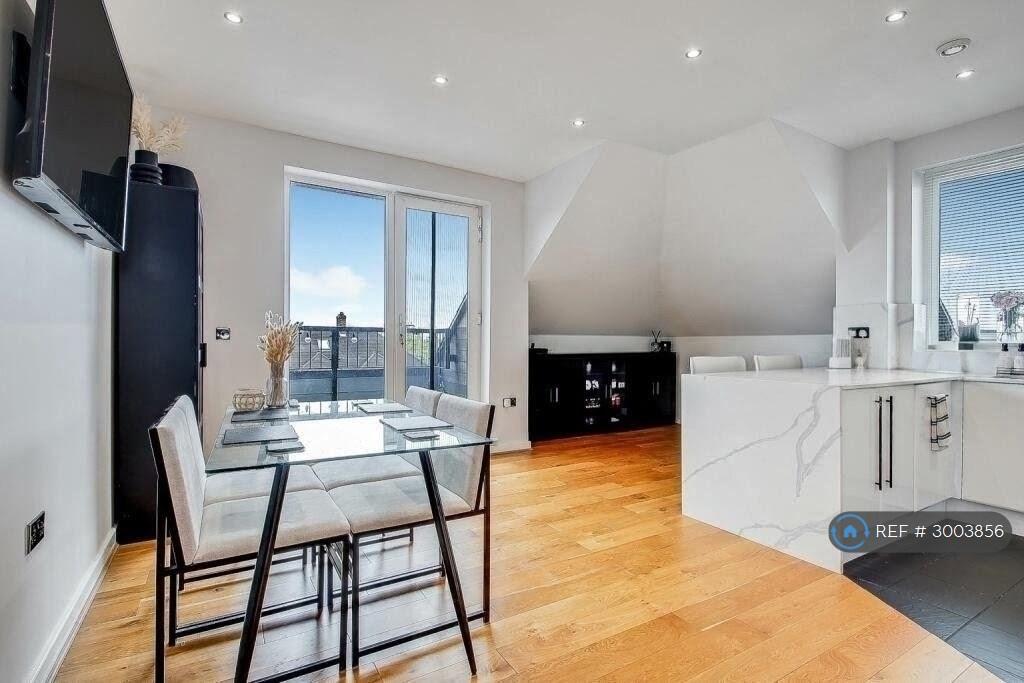 Apartment in Ruislip - View 4