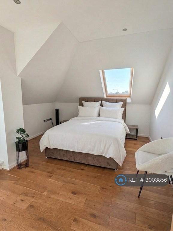 Apartment in Ruislip - View 5