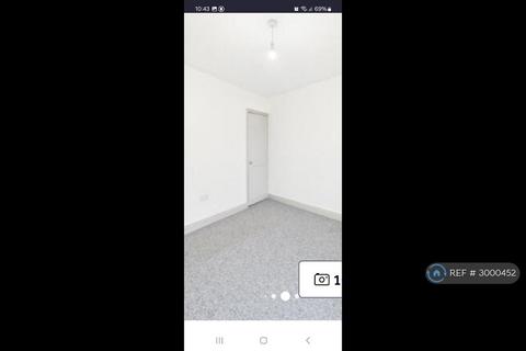 3 bedroom end of terrace house to rent, Brighton Road, Reading, RG6