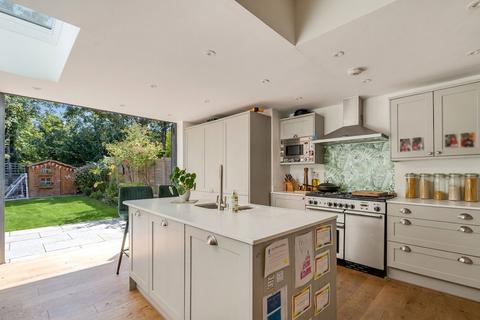 Weihurst Gardens, Sutton, SM1
