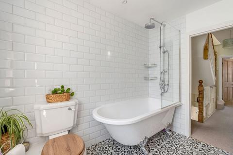 4 bedroom semi-detached house for sale, Weihurst Gardens, Sutton, SM1