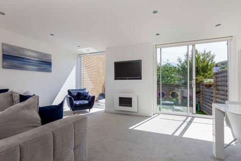 3 bedroom terraced house to rent, Hillpark Loan, Blackhall, Edinburgh