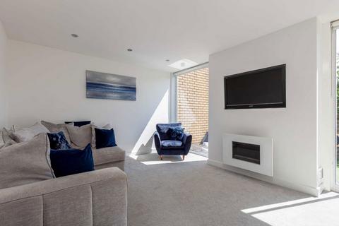 3 bedroom terraced house to rent, Hillpark Loan, Blackhall, Edinburgh