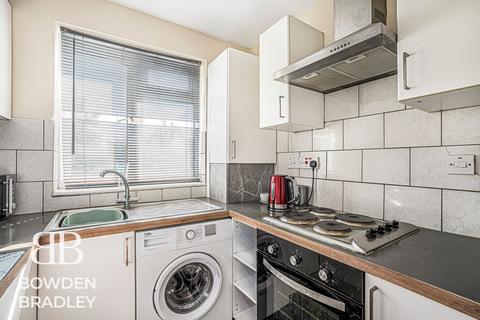 2 bedroom maisonette for sale, Dryden Close, Hainault, IG6