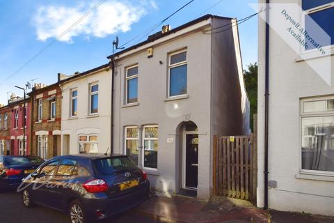 2 bedroom end of terrace house to rent, Dale Street Chatham ME4
