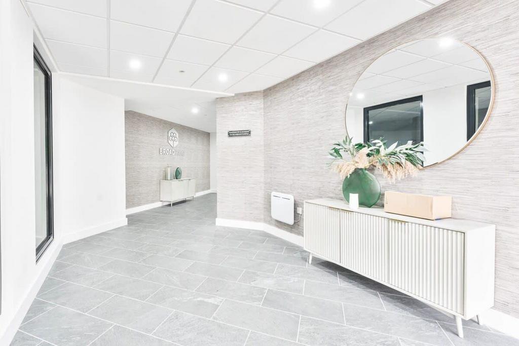 Apartment in Solihull, West Midlands - View 2