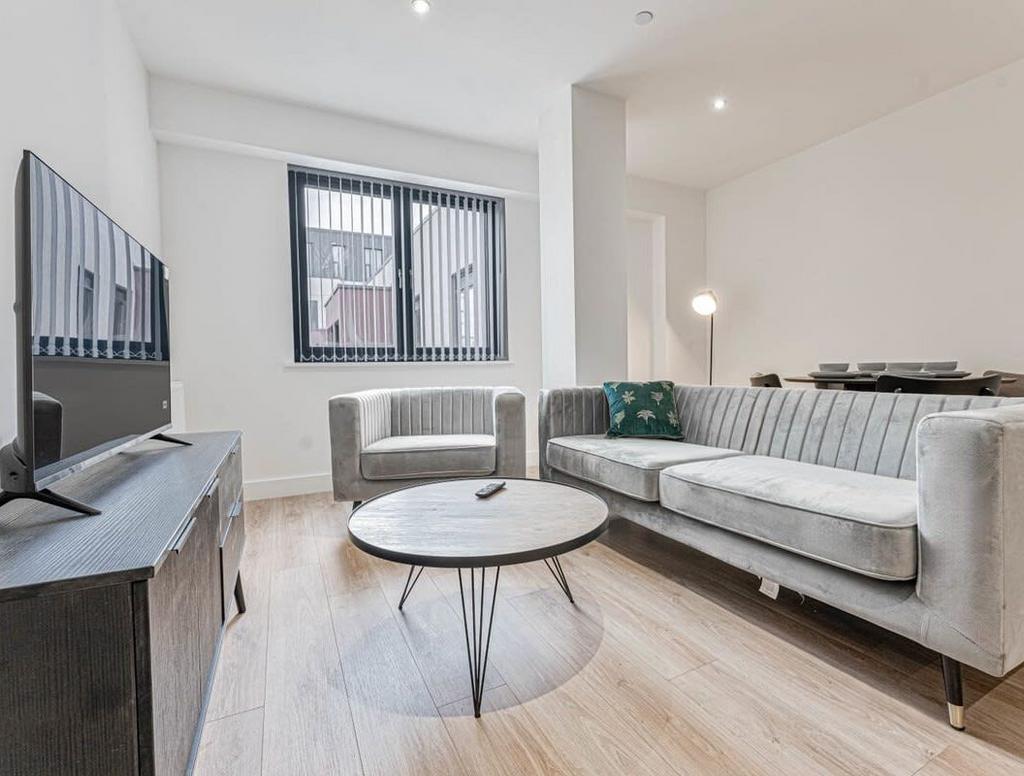 Apartment in Solihull, West Midlands - View 3