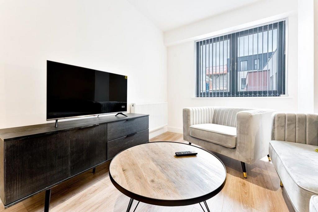 Apartment in Solihull, West Midlands - More
