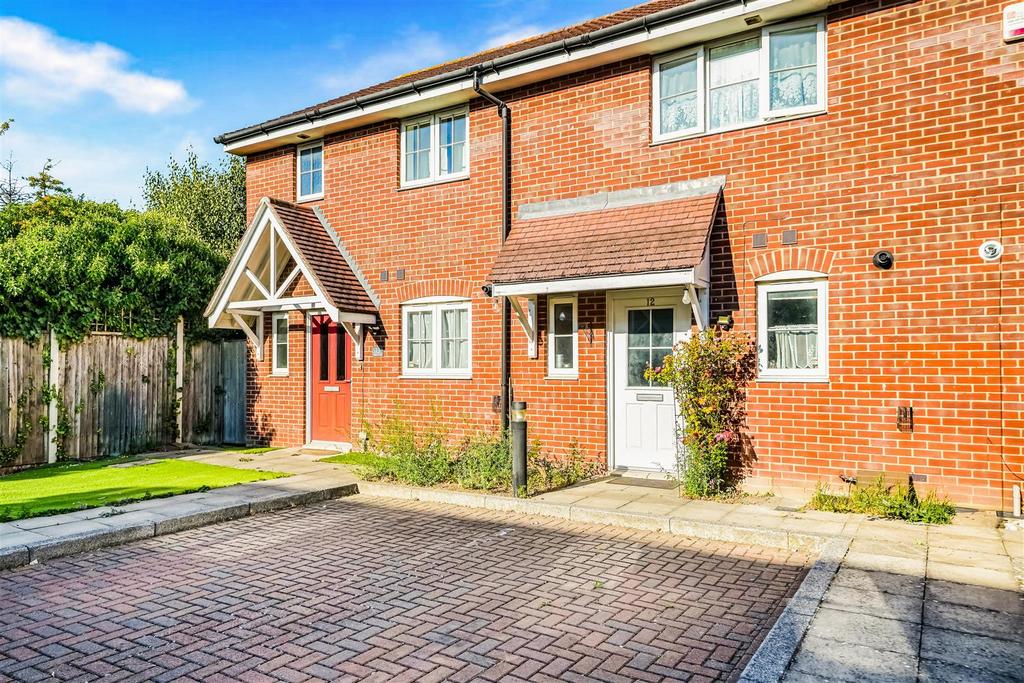 Detached house exterior, driveway