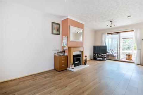 3 bedroom terraced house for sale, Wessex Road, Chippenham