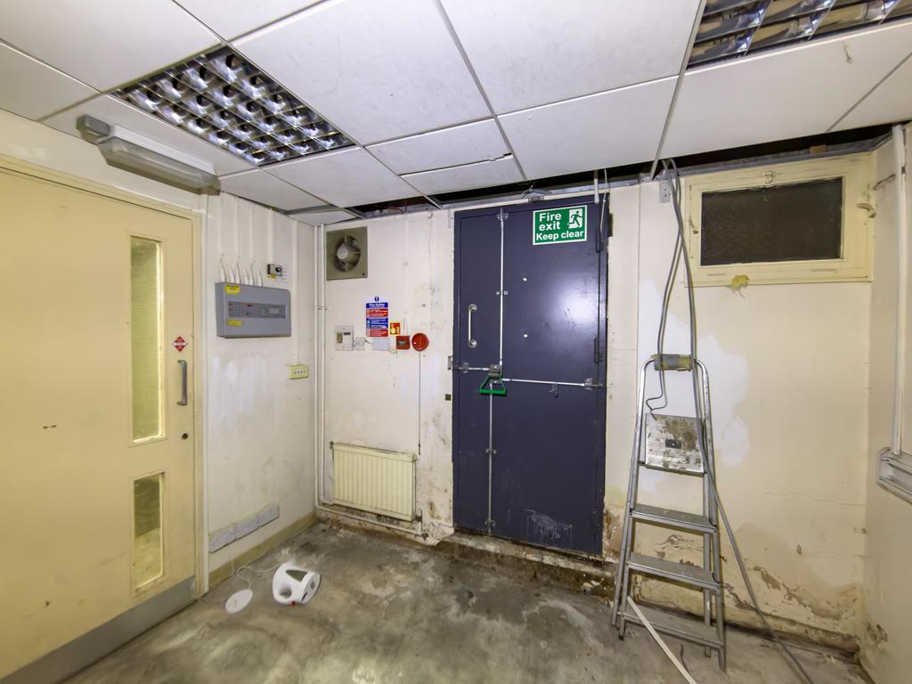 Utility room, utility