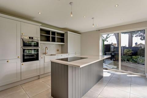 4 bedroom detached house for sale, Chase Close, Stanion NN14