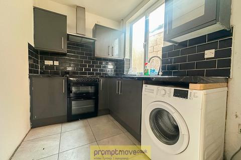 3 bedroom detached house to rent, Maryport Road Luton LU4 8EA