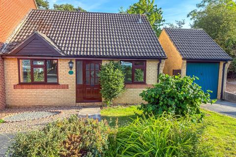 2 bedroom semi-detached bungalow for sale, Highgrove Crescent, Leicester, LE2