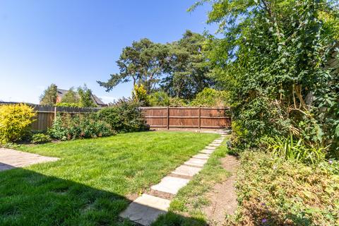 2 bedroom semi-detached bungalow for sale, Highgrove Crescent, Leicester, LE2